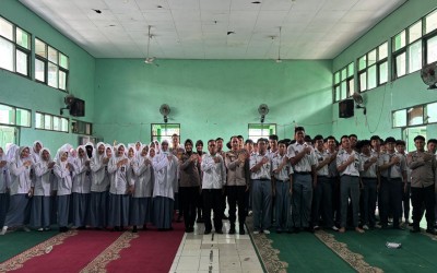 Polres Kota Serang Edukasi Siswa MAN 2 Kota Serang tentang Penggunaan Teknologi AI yang Bijak